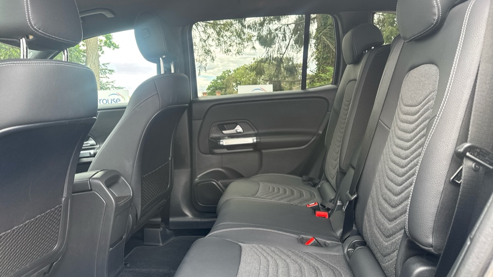 Mercedes-Benz GLB 200 Sport Executive 5dr 7G-Tronic Petrol Estate - Image 16