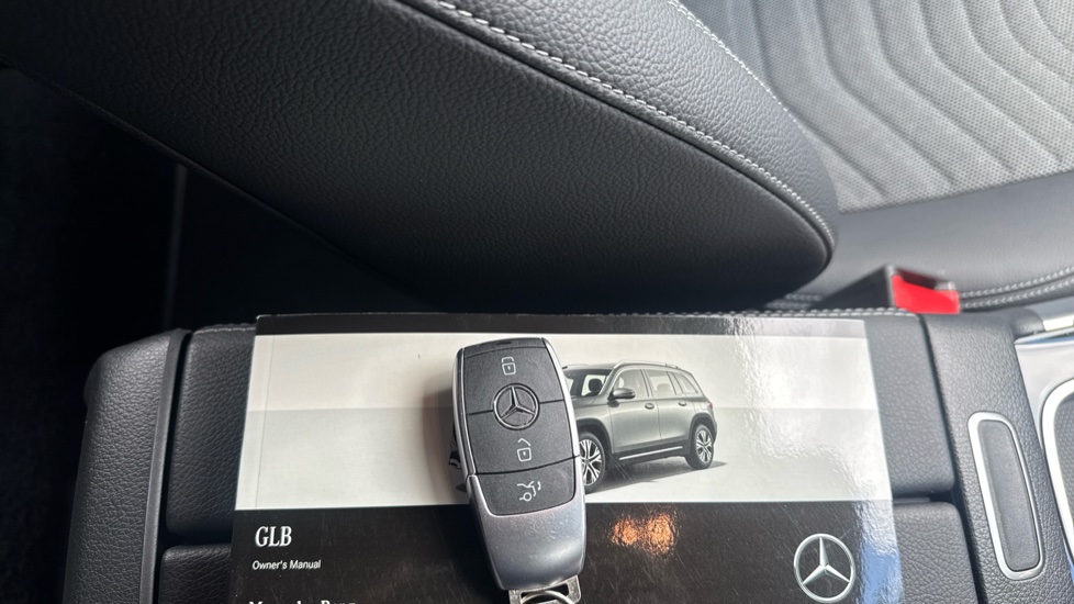Mercedes-Benz GLB 200 Sport Executive 5dr 7G-Tronic Petrol Estate - Image 19