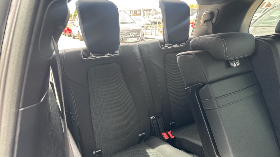 Mercedes-Benz GLB 200 Sport Executive 5dr 7G-Tronic Petrol Estate - Image 25
