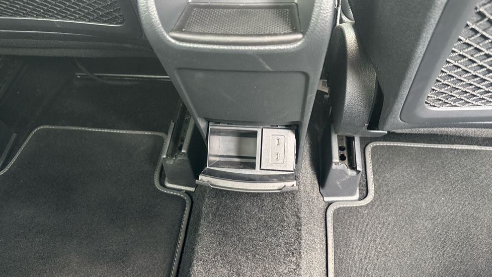 Mercedes-Benz GLB 200 Sport Executive 5dr 7G-Tronic Petrol Estate - Image 31