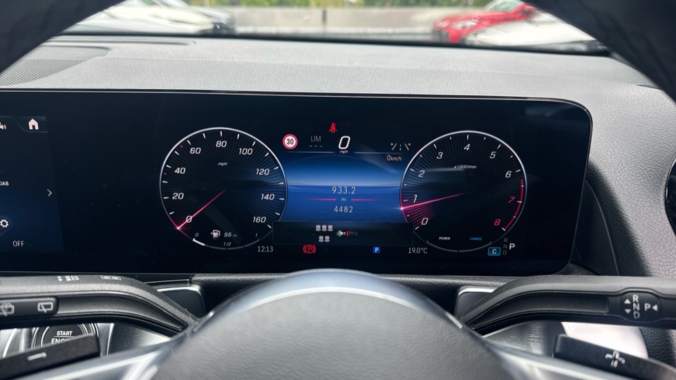 Mercedes-Benz GLB 200 Sport Executive 5dr 7G-Tronic Petrol Estate - Image 32