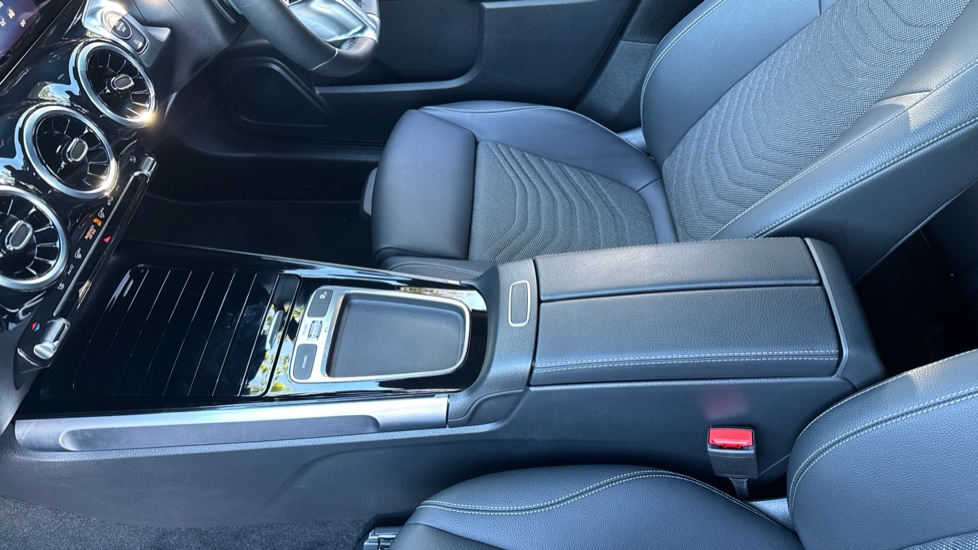 Mercedes-Benz GLB 200 Sport Executive 5dr 7G-Tronic Petrol Estate - Image 13