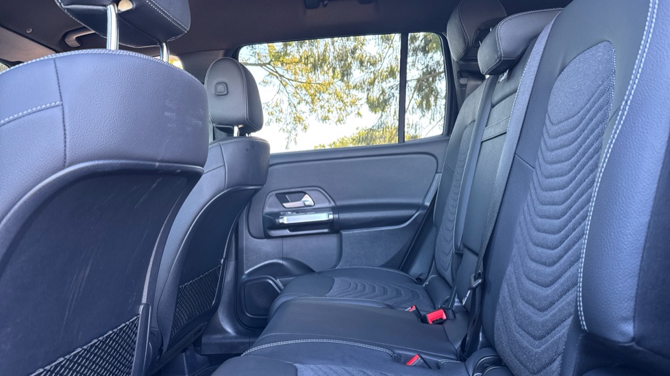 Mercedes-Benz GLB 200 Sport Executive 5dr 7G-Tronic Petrol Estate - Image 16