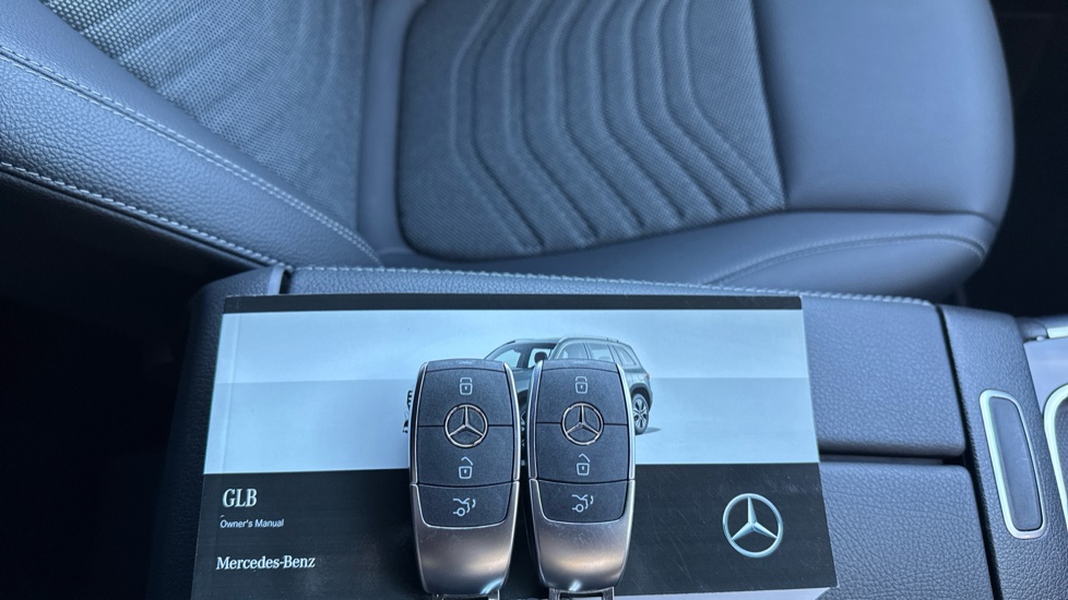 Mercedes-Benz GLB 200 Sport Executive 5dr 7G-Tronic Petrol Estate - Image 19