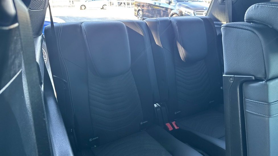 Mercedes-Benz GLB 200 Sport Executive 5dr 7G-Tronic Petrol Estate - Image 24
