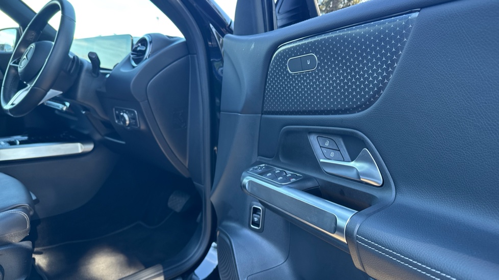 Mercedes-Benz GLB 200 Sport Executive 5dr 7G-Tronic Petrol Estate - Image 26