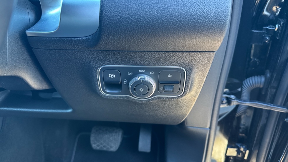 Mercedes-Benz GLB 200 Sport Executive 5dr 7G-Tronic Petrol Estate - Image 28