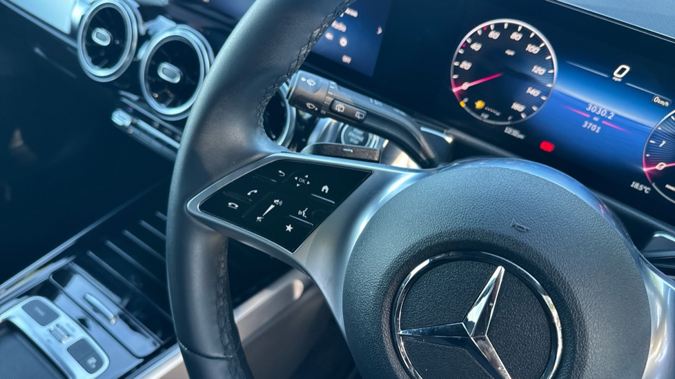 Mercedes-Benz GLB 200 Sport Executive 5dr 7G-Tronic Petrol Estate - Image 30
