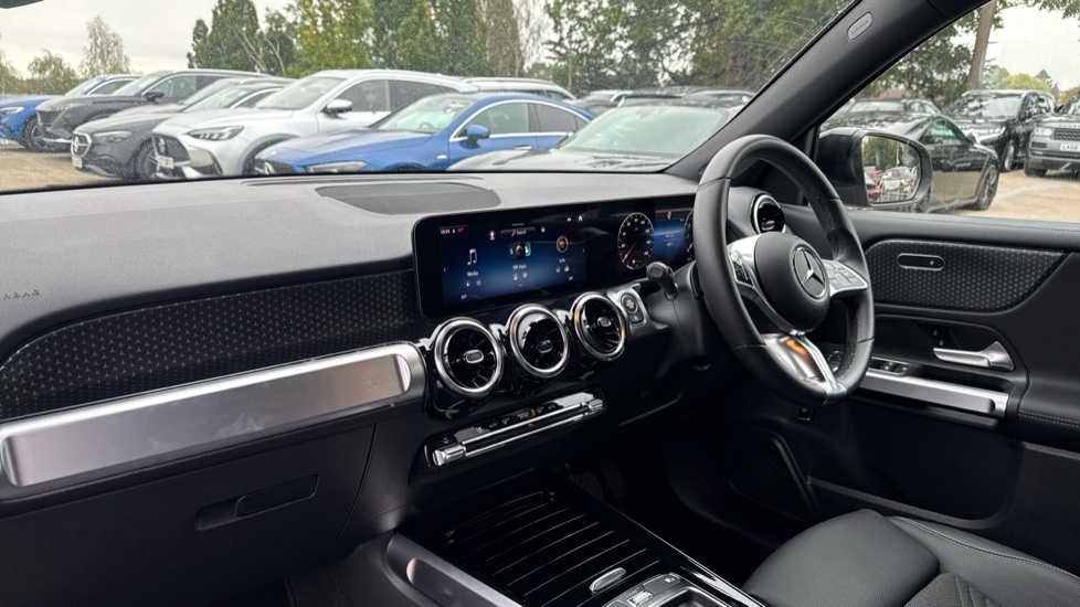 Mercedes-Benz GLB 200 Sport Executive 5dr 7G-Tronic Petrol Estate - Image 9