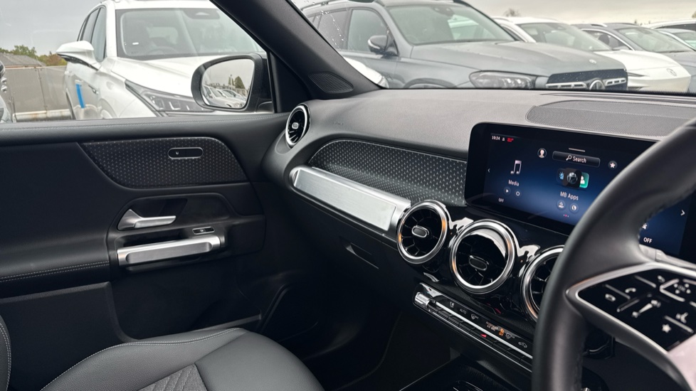Mercedes-Benz GLB 200 Sport Executive 5dr 7G-Tronic Petrol Estate - Image 14