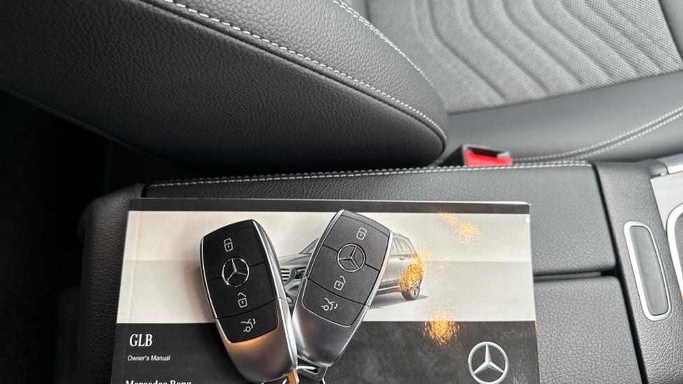Mercedes-Benz GLB 200 Sport Executive 5dr 7G-Tronic Petrol Estate - Image 19