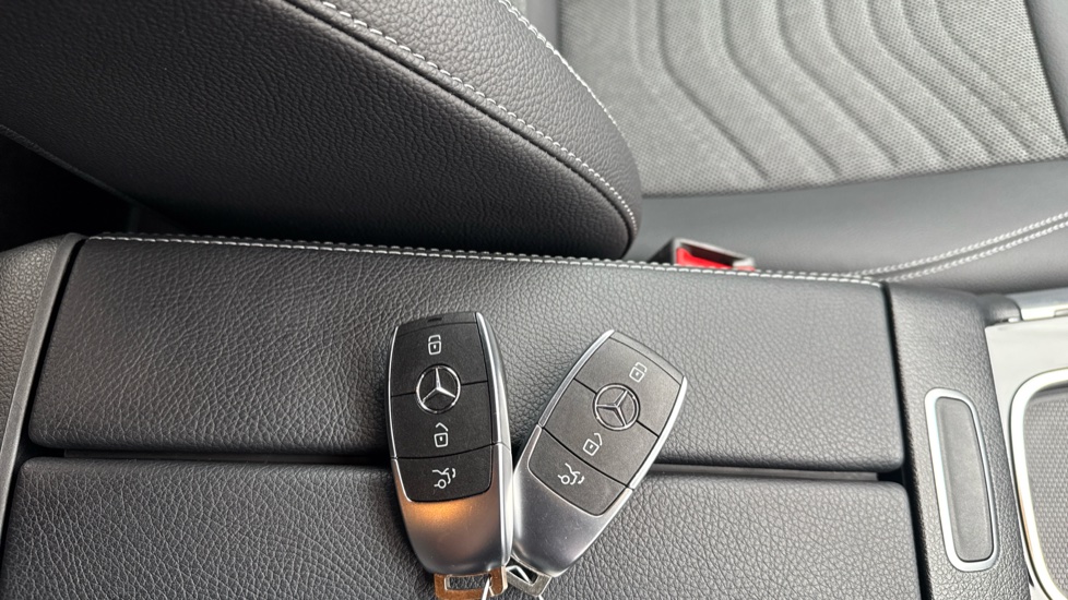 Mercedes-Benz GLB 200 Sport Executive 5dr 7G-Tronic Petrol Estate - Image 20
