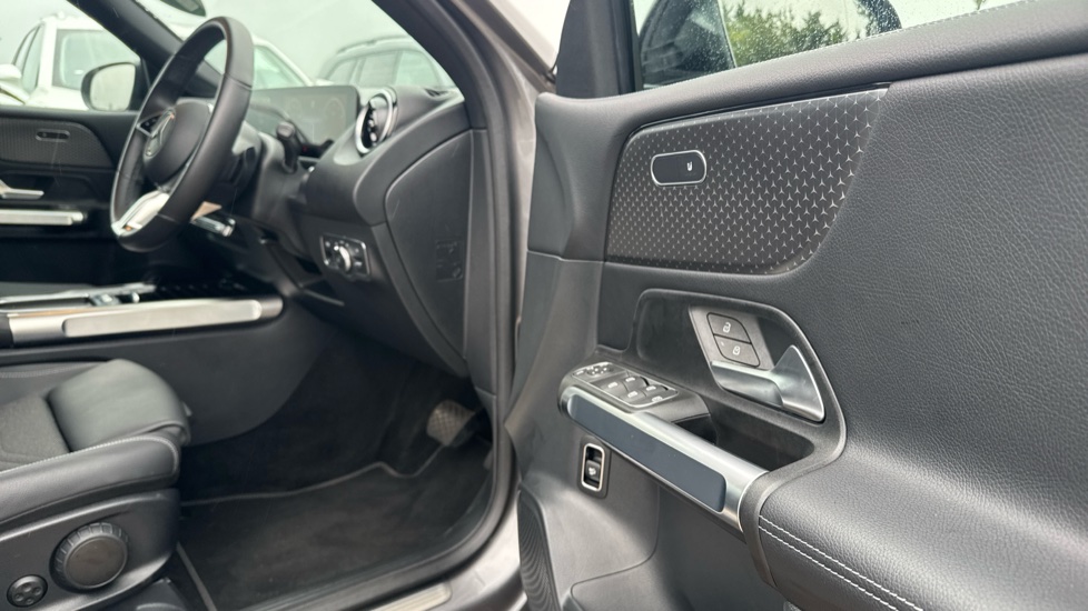 Mercedes-Benz GLB 200 Sport Executive 5dr 7G-Tronic Petrol Estate - Image 26