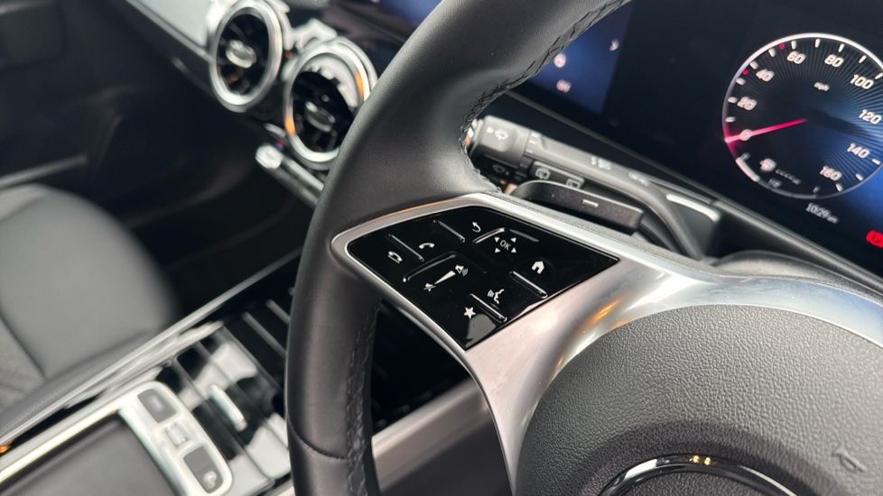 Mercedes-Benz GLB 200 Sport Executive 5dr 7G-Tronic Petrol Estate - Image 30