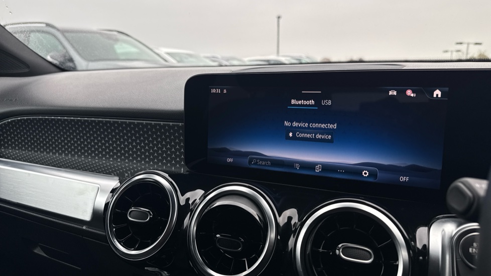 Mercedes-Benz GLB 200 Sport Executive 5dr 7G-Tronic Petrol Estate - Image 44