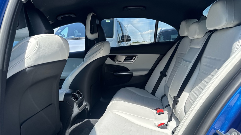 Mercedes-Benz C-Class C200 AMG Line 4dr 9G-Tronic Petrol Saloon - Image 16