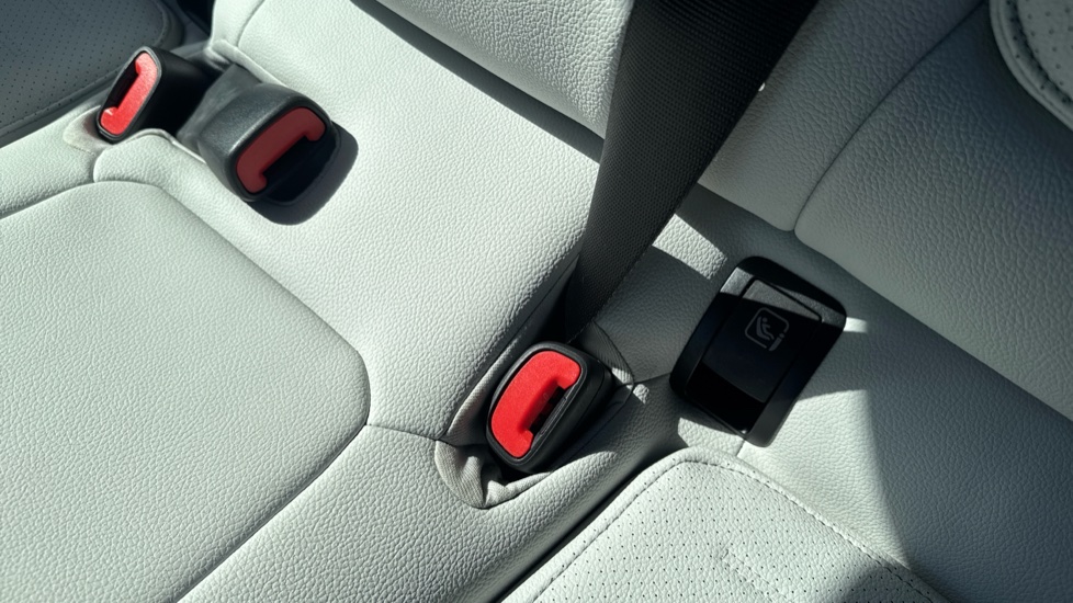 Mercedes-Benz C-Class C200 AMG Line 4dr 9G-Tronic Petrol Saloon - Image 17