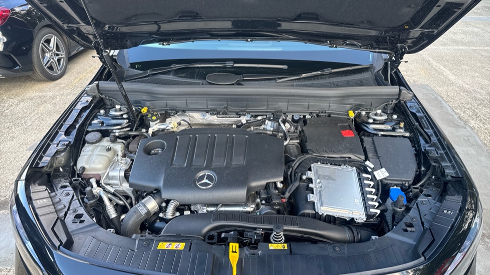 Mercedes-Benz GLB 220d 4Matic AMG Line Premium 5dr 8G-Tronic Diesel Estate - Image 8