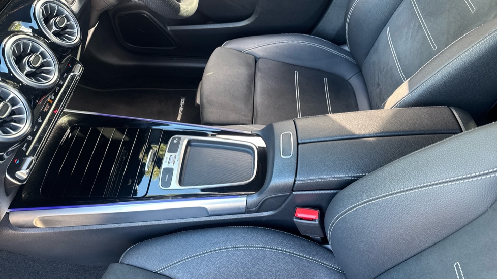 Mercedes-Benz GLB 220d 4Matic AMG Line Premium 5dr 8G-Tronic Diesel Estate - Image 13