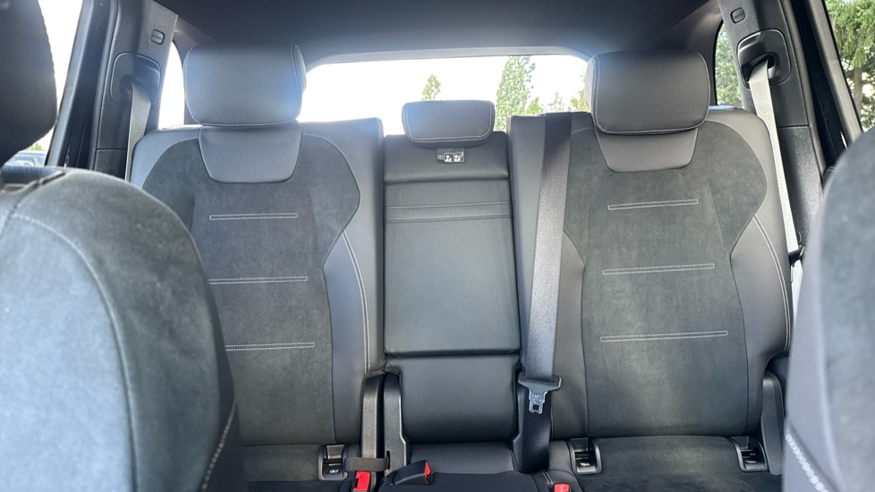 Mercedes-Benz GLB 220d 4Matic AMG Line Premium 5dr 8G-Tronic Diesel Estate - Image 15