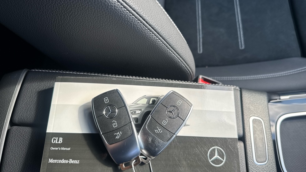 Mercedes-Benz GLB 220d 4Matic AMG Line Premium 5dr 8G-Tronic Diesel Estate - Image 19