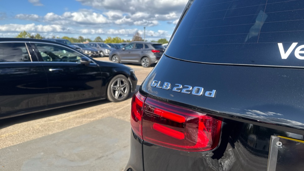 Mercedes-Benz GLB 220d 4Matic AMG Line Premium 5dr 8G-Tronic Diesel Estate - Image 21