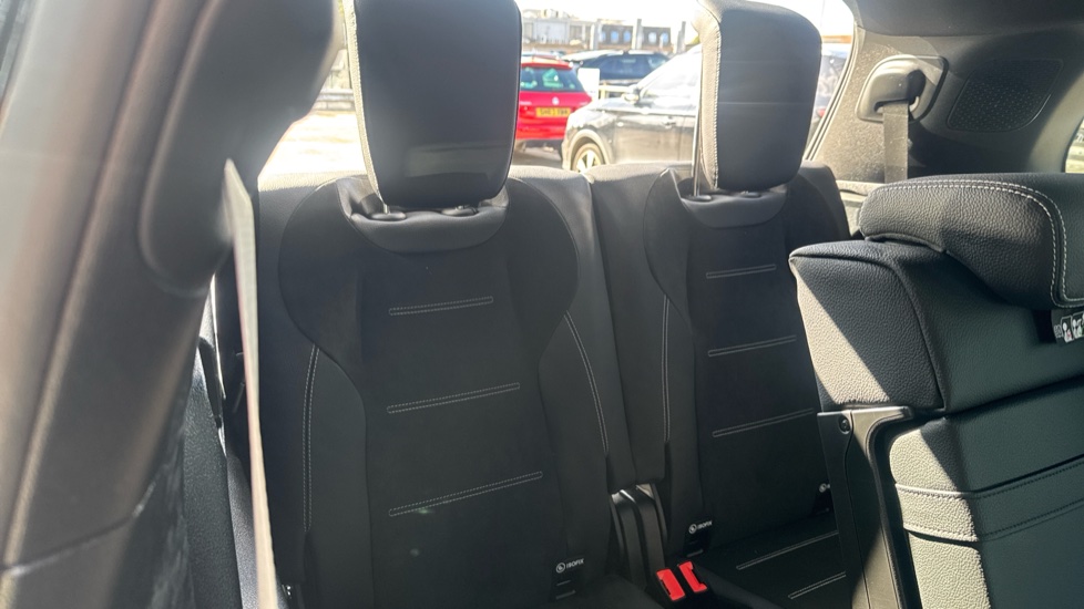 Mercedes-Benz GLB 220d 4Matic AMG Line Premium 5dr 8G-Tronic Diesel Estate - Image 26