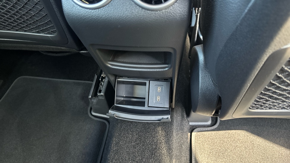 Mercedes-Benz GLB 220d 4Matic AMG Line Premium 5dr 8G-Tronic Diesel Estate - Image 34