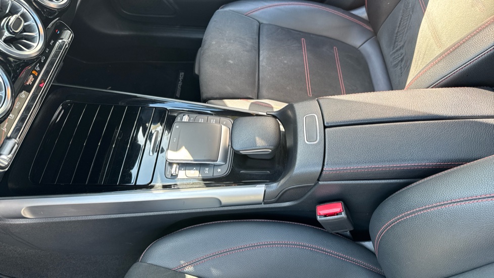 Mercedes-Benz GLB 200 AMG Line Premium + Night Ed 5dr 7G-Tronic Petrol Estate - Image 13