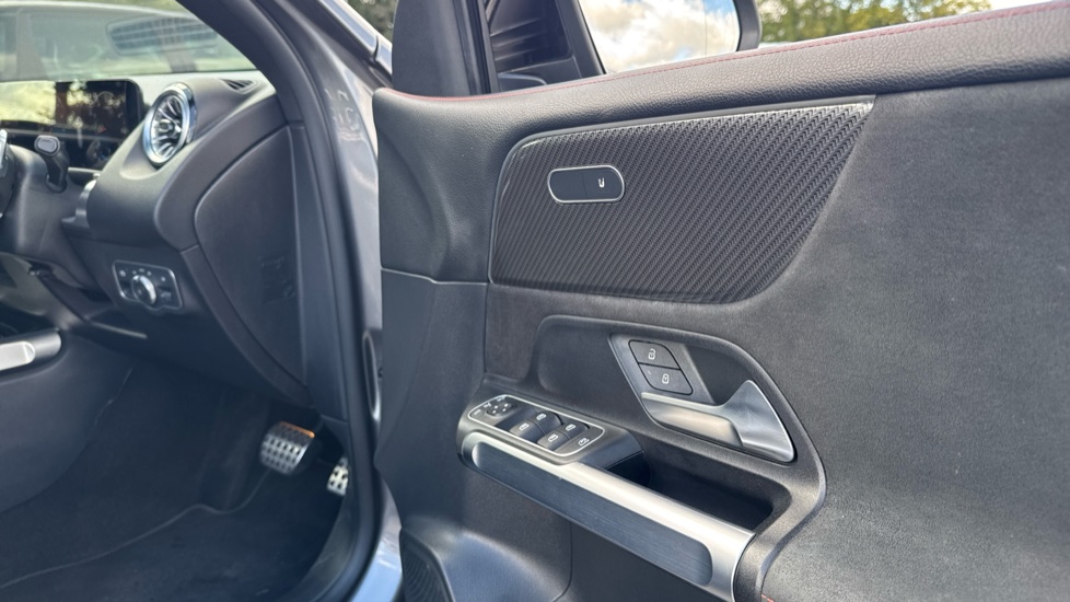 Mercedes-Benz GLB 200 AMG Line Premium + Night Ed 5dr 7G-Tronic Petrol Estate - Image 23