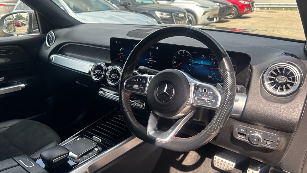 Mercedes-Benz GLB 200 AMG Line Premium 5dr 7G-Tronic Petrol Estate - Image 11