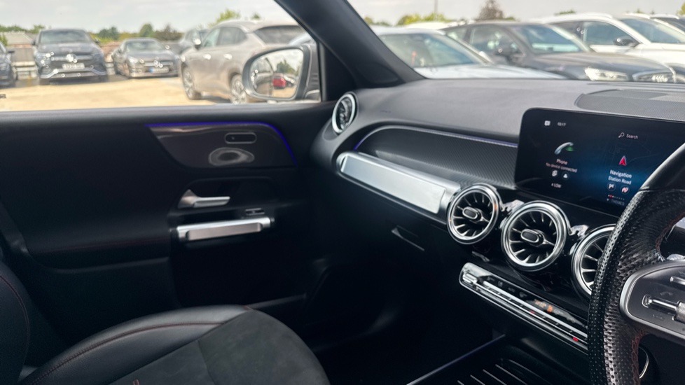 Mercedes-Benz GLB 200 AMG Line Premium 5dr 7G-Tronic Petrol Estate - Image 14