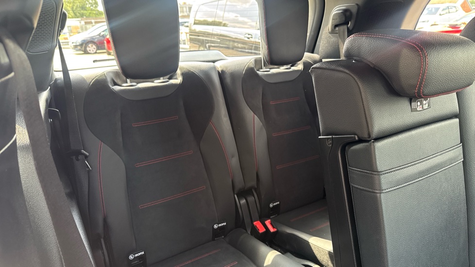 Mercedes-Benz GLB 200 AMG Line Premium 5dr 7G-Tronic Petrol Estate - Image 28