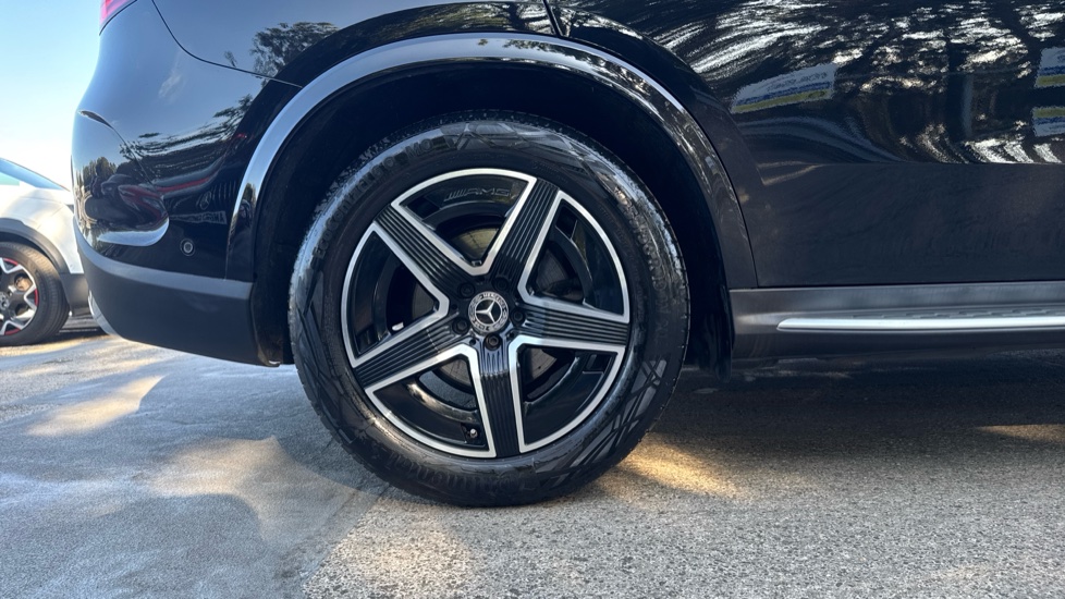 Mercedes-Benz GLC 300 4Matic AMG Line 5dr 9G-Tronic Petrol Estate - Image 7