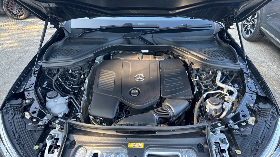 Mercedes-Benz GLC 300 4Matic AMG Line 5dr 9G-Tronic Petrol Estate - Image 8