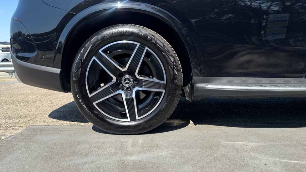 Mercedes-Benz GLC 300 4Matic AMG Line 5dr 9G-Tronic Petrol Estate - Image 7