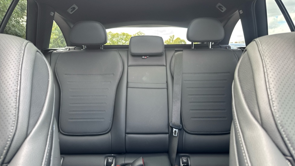 Mercedes-Benz C-Class C300 AMG Line Premium [Pan Roof] 5dr 9G-Tronic Petrol Estate - Image 15