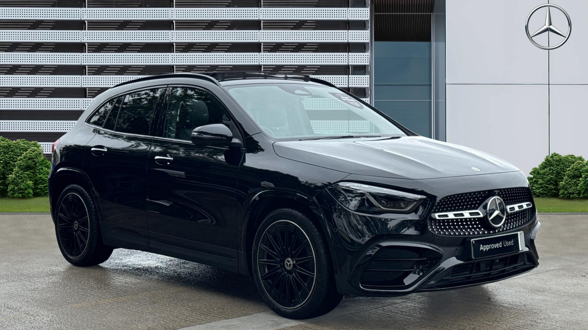 Mercedes-Benz GLA listing photo