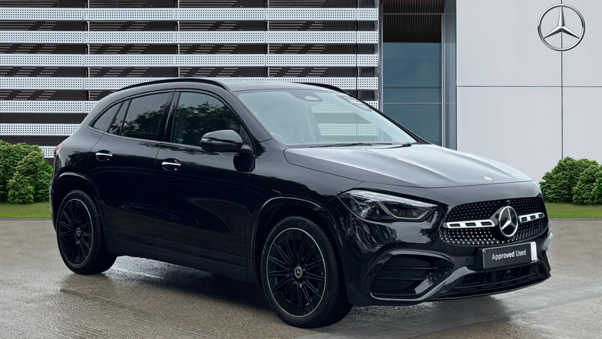 Mercedes-Benz GLA listing photo