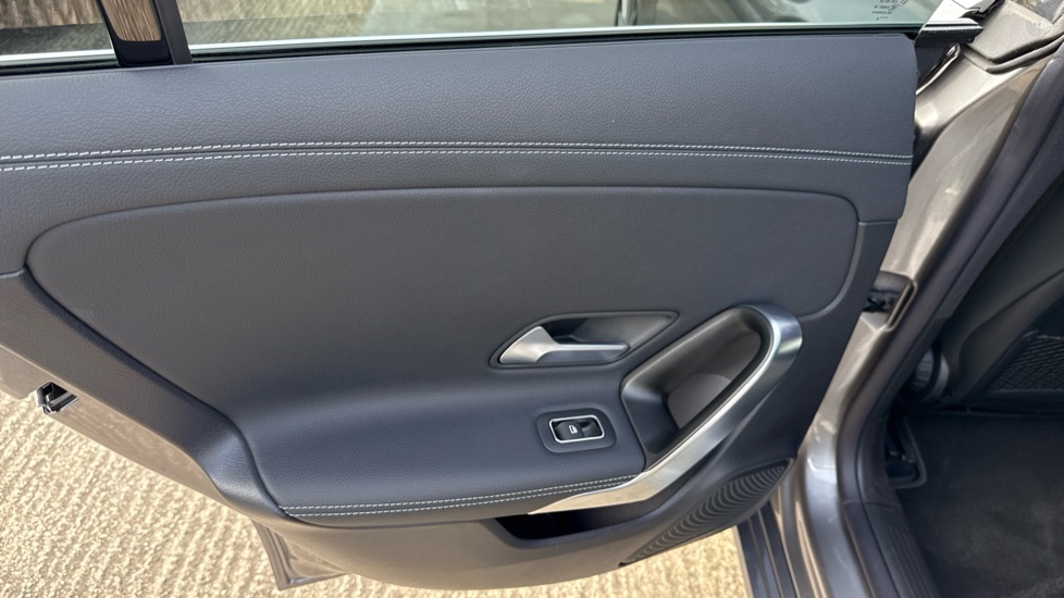 Mercedes-Benz CLA 180 Sport Executive 5dr Tip Auto Petrol Estate - Image 23