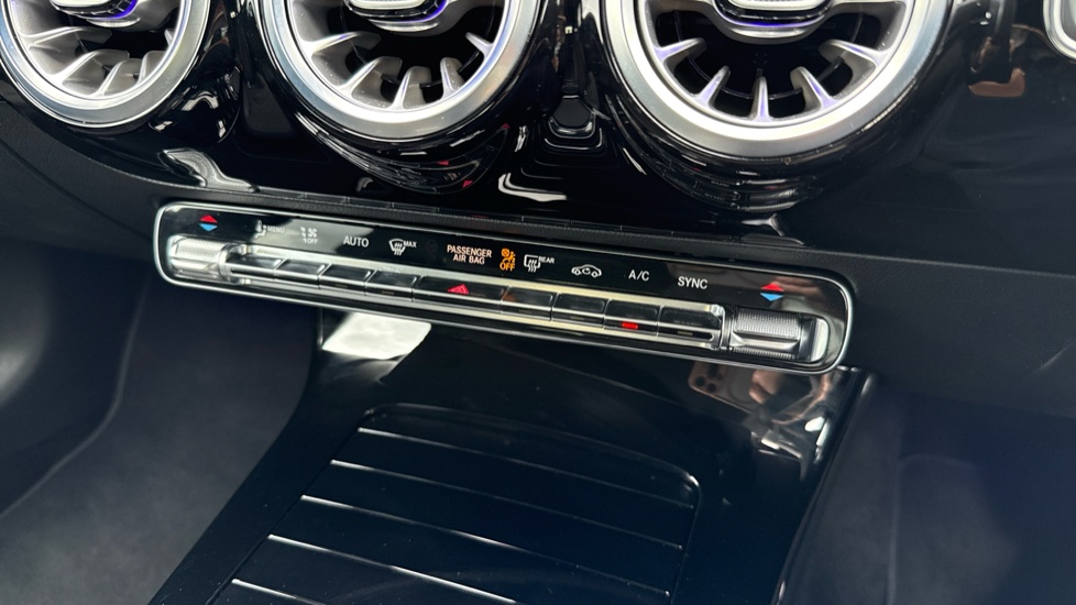 Mercedes-Benz CLA 180 AMG Line Premium 5dr Tip Auto Petrol Estate - Image 43