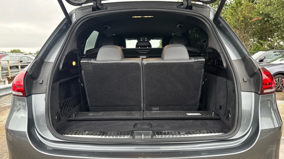 Mercedes-Benz GLE 400d 4Matic AMG Line Prem 5dr 9G-Tronic [7 St] Diesel Estate - Image 4