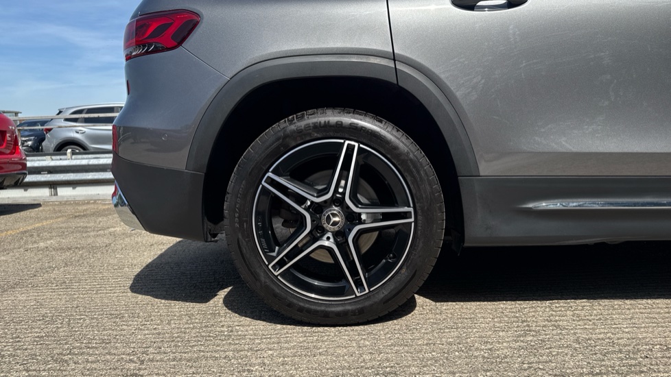 Mercedes-Benz GLB 200 AMG Line Premium 5dr 7G-Tronic Petrol Estate - Image 7