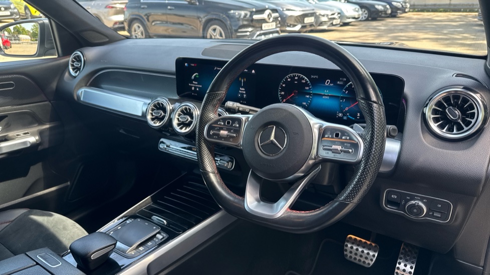 Mercedes-Benz GLB 200 AMG Line Premium 5dr 7G-Tronic Petrol Estate - Image 11
