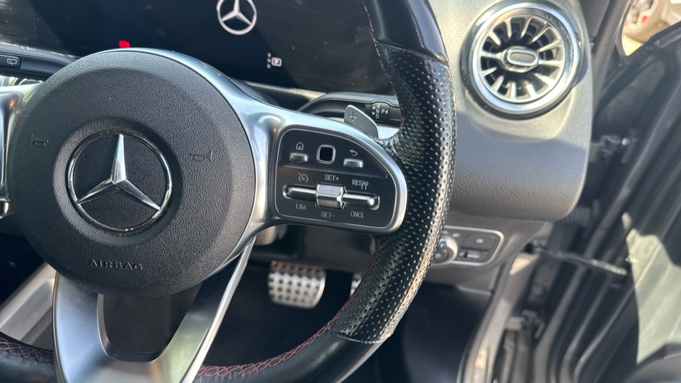 Mercedes-Benz GLB 200 AMG Line Premium 5dr 7G-Tronic Petrol Estate - Image 25