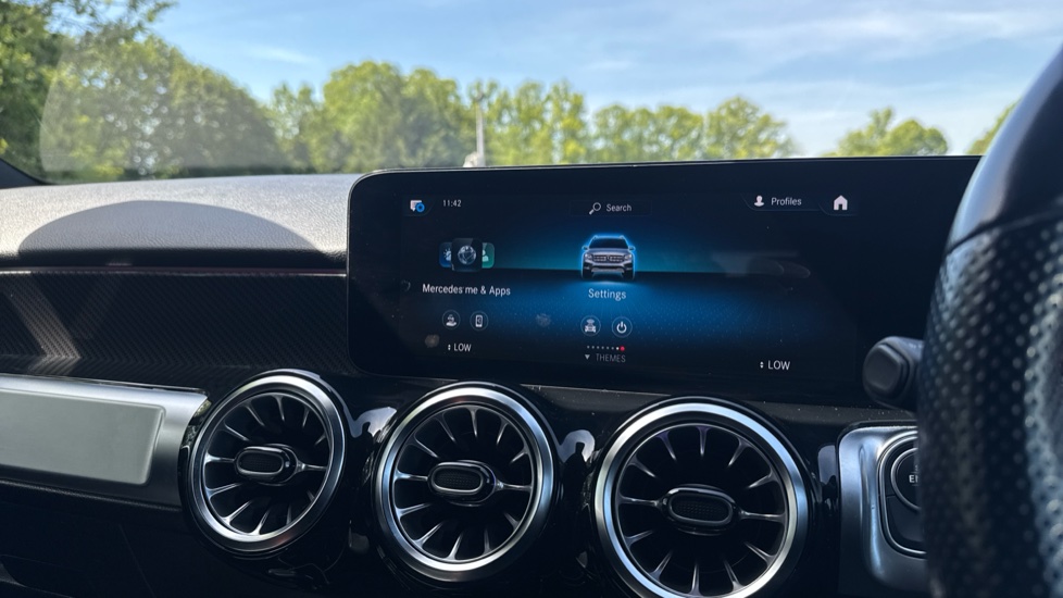 Mercedes-Benz GLB 200 AMG Line Premium 5dr 7G-Tronic Petrol Estate - Image 42