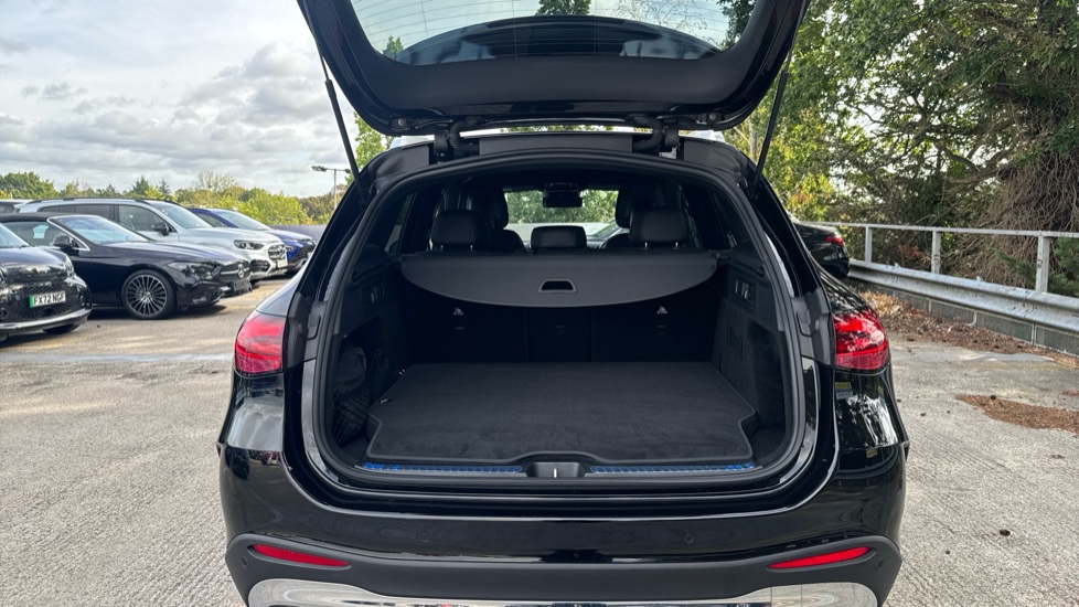 Mercedes-Benz GLC 300e 4Matic AMG Line 5dr 9G-Tronic Estate - Image 4