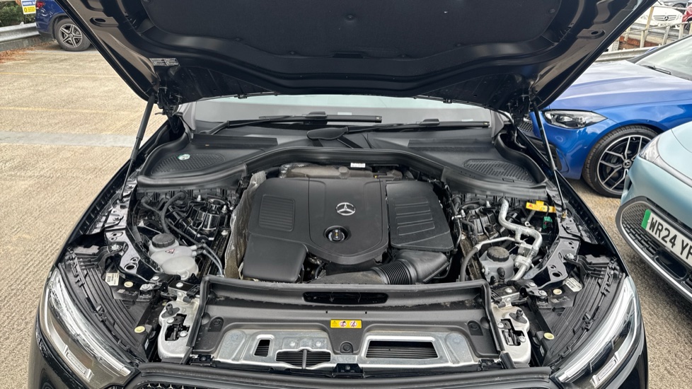 Mercedes-Benz GLC 300e 4Matic AMG Line 5dr 9G-Tronic Estate - Image 8