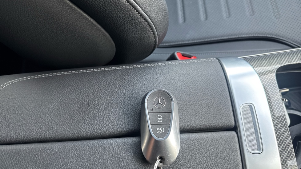 Mercedes-Benz GLC 300e 4Matic AMG Line 5dr 9G-Tronic Estate - Image 20