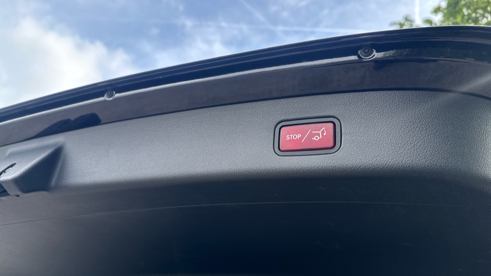 Mercedes-Benz GLC 300e 4Matic AMG Line 5dr 9G-Tronic Estate - Image 23